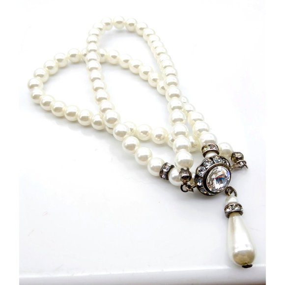 Elegant Vintage Faux Pearl Choker, White Strand Necklace with Rivoli Crystal - Picture 2 of 4